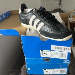 ADIDAS WOMEN SIZE 6.5