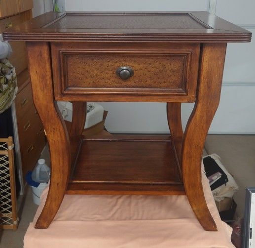 2 Side Tables