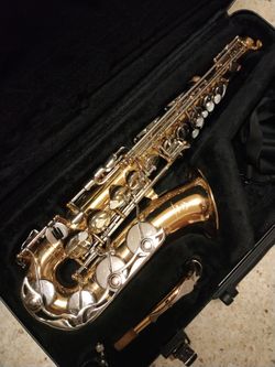 Yamaha alto sax - Like NEW!