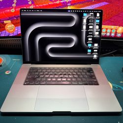 Macbook pro 16 inch, m1 pro chip, 32gb ram, 512 ssd