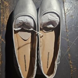 Amazon essential silver flats