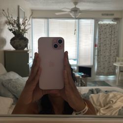 Pink iPhone 15 Plus, Cracked back