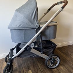 Uppababy Cruz v2 stroller w. bassinet and extras