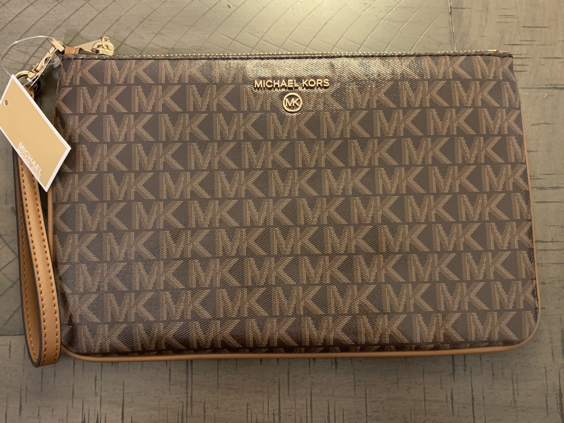 NWT MICHAEL KORS JET SET CHARM MEDIUM WRISTLET BROWN/ACORN MSRP $128