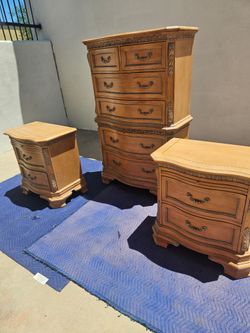 3 piece elegant Bedroom set