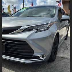 2022 Toyota Sienna Hybrid XLE