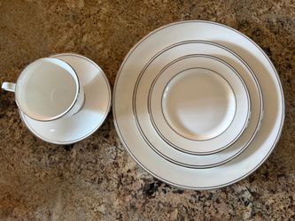 Lenox Federal Platinum Bone China – Made in USA – Service for 12 – 60 Pieces – Pristine Condition
