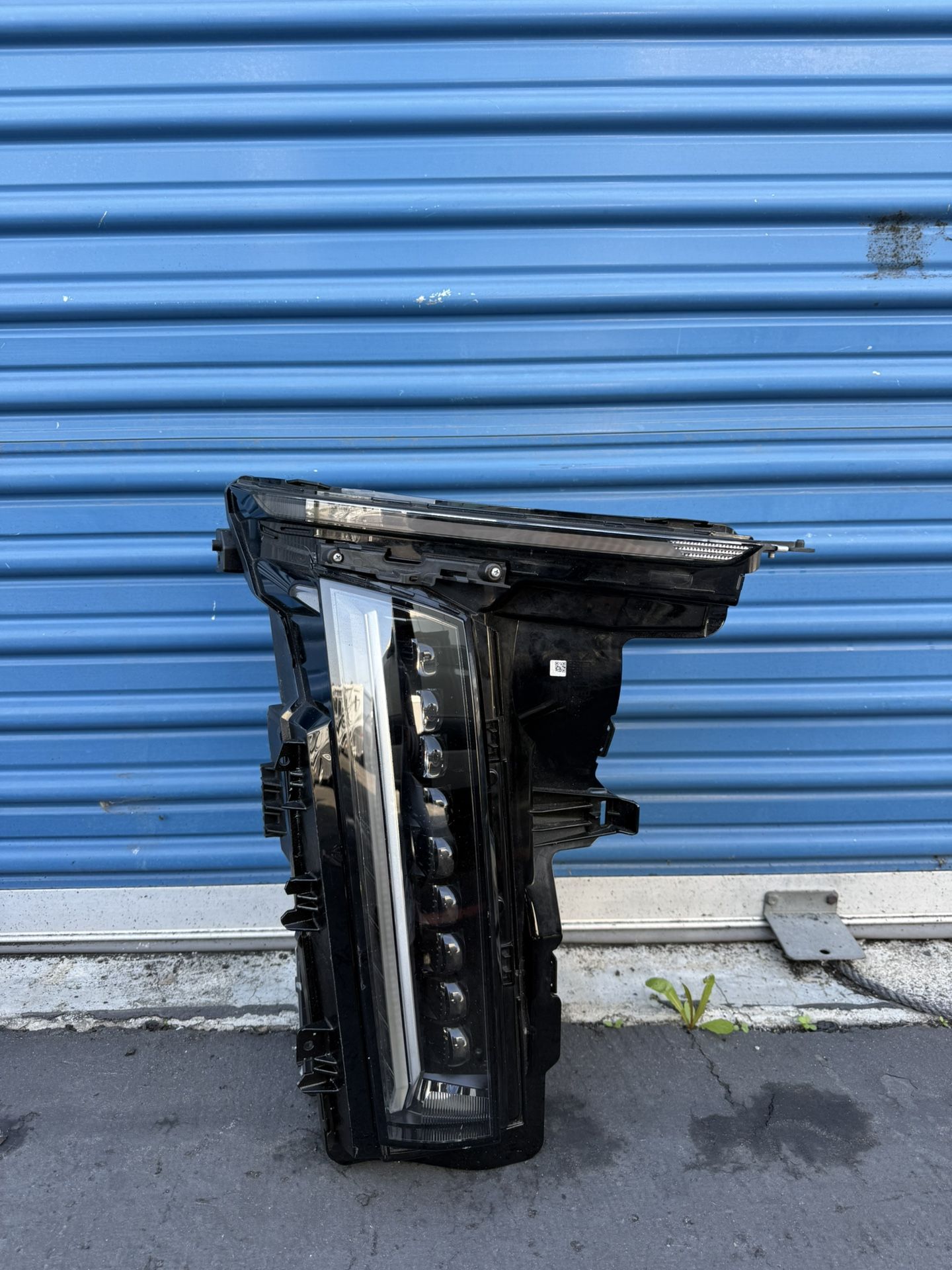 Cadillac Lyriq 2023 2024 2025 2026 Right Side LED Headlight OEM COMPLETE