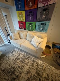 Beige/white couch