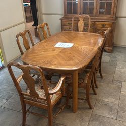 Dinning Room Table And 6 Chairs 