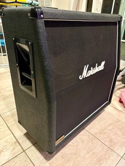 Marshall 1960AV Vintage 280-Watt 4x12" Angled Guitar Speaker Cabinet