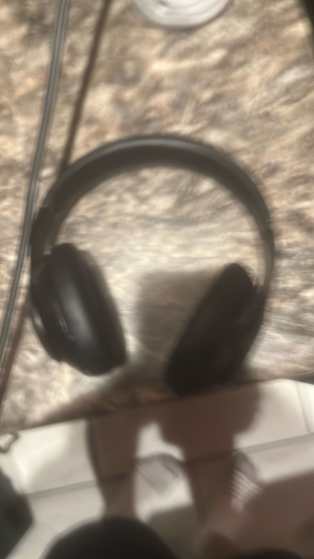 Beats Studio Pro 4 (noise cancellation)