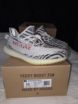 adidas Yeezy Boost 350 V2
Zebra