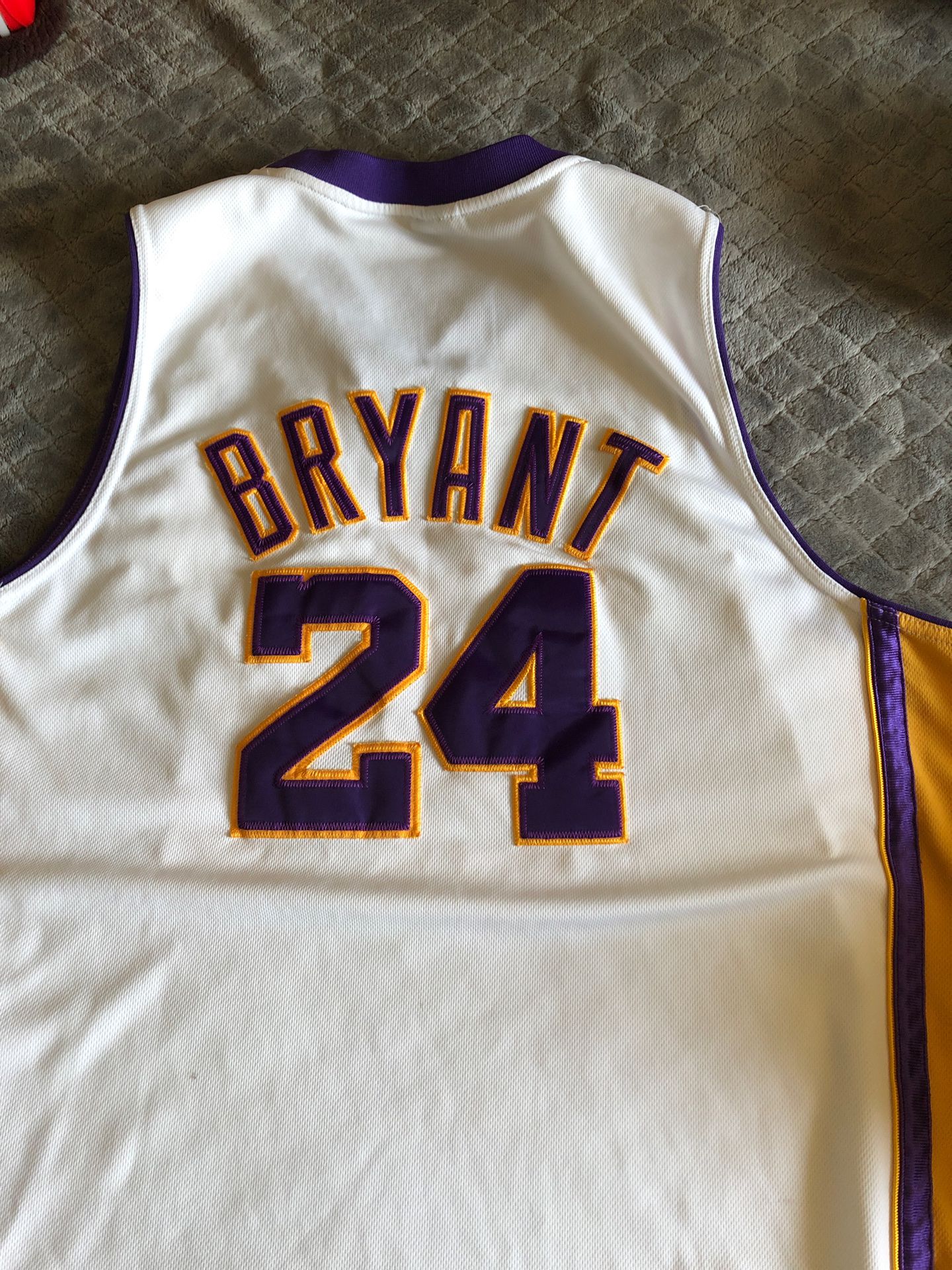 Kobe Bryant Lakers Away Purple & Gold #8 M/L Reebok Authentic Jersey for  Sale in Bloomington, CA - OfferUp