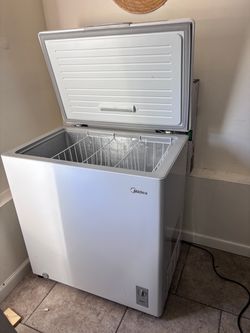 Midea chest freezer 7 cu ft