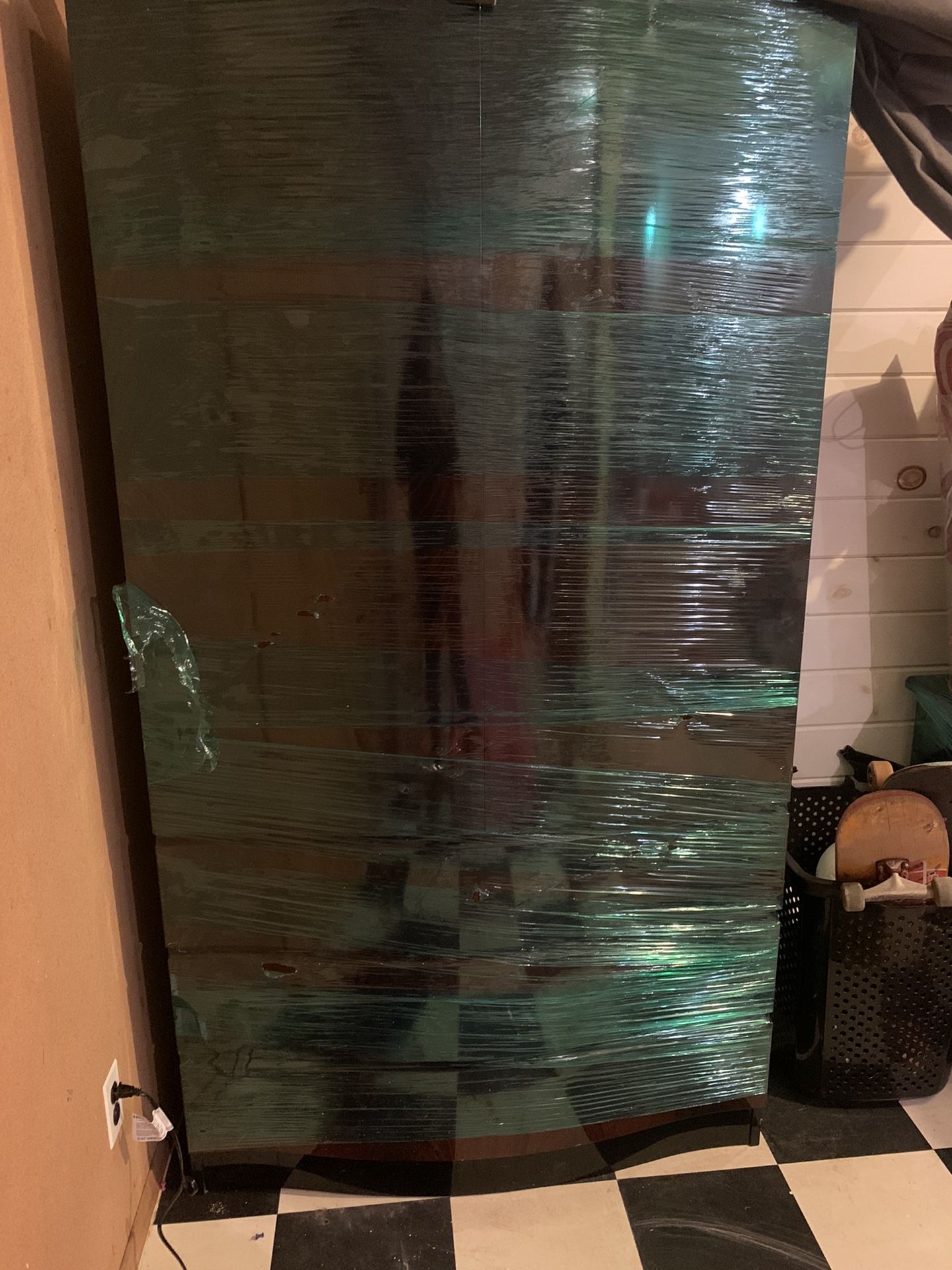 Italian Made Beautiful Queen Size Bedroom Furniture, Mohogany Bedroom Furniture In Excellent Condition, Clean Home, No Pets