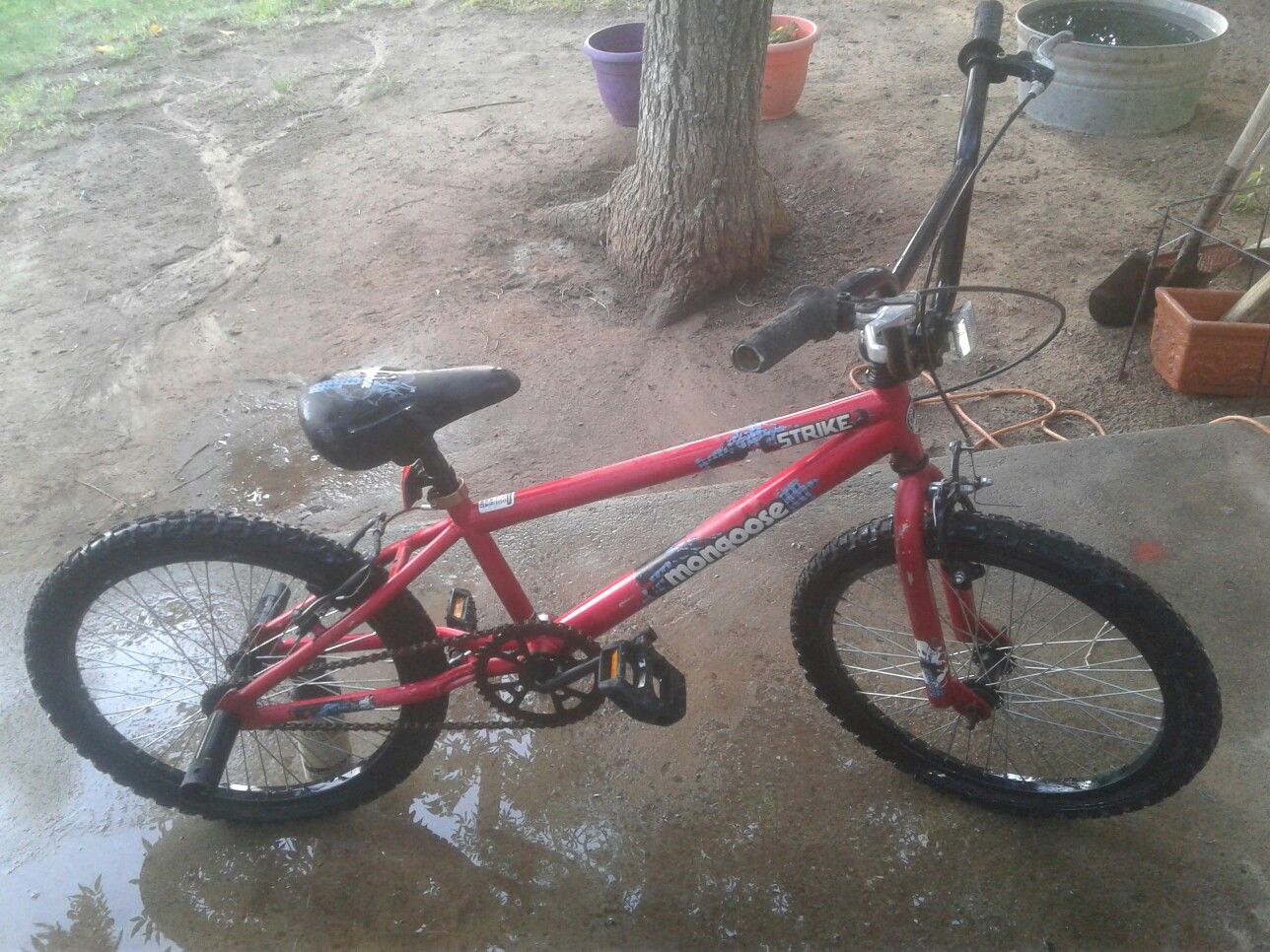 Mongoose strike mountain discount bike