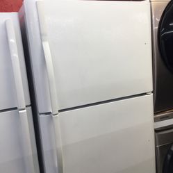 Kenmore 19 Cu Ft Top And Bottom Fridge. 1 year Warranty 