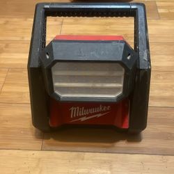 LED lighthouse Milwaukee M18