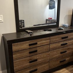 Dresser With Mirror No Delivery 
