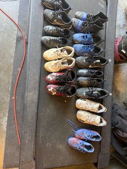 Youth baseball cleats