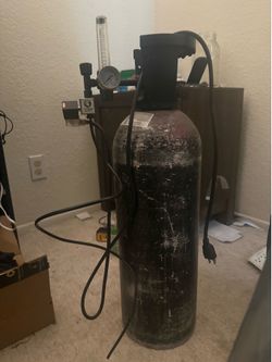 Co2 tank with regulator