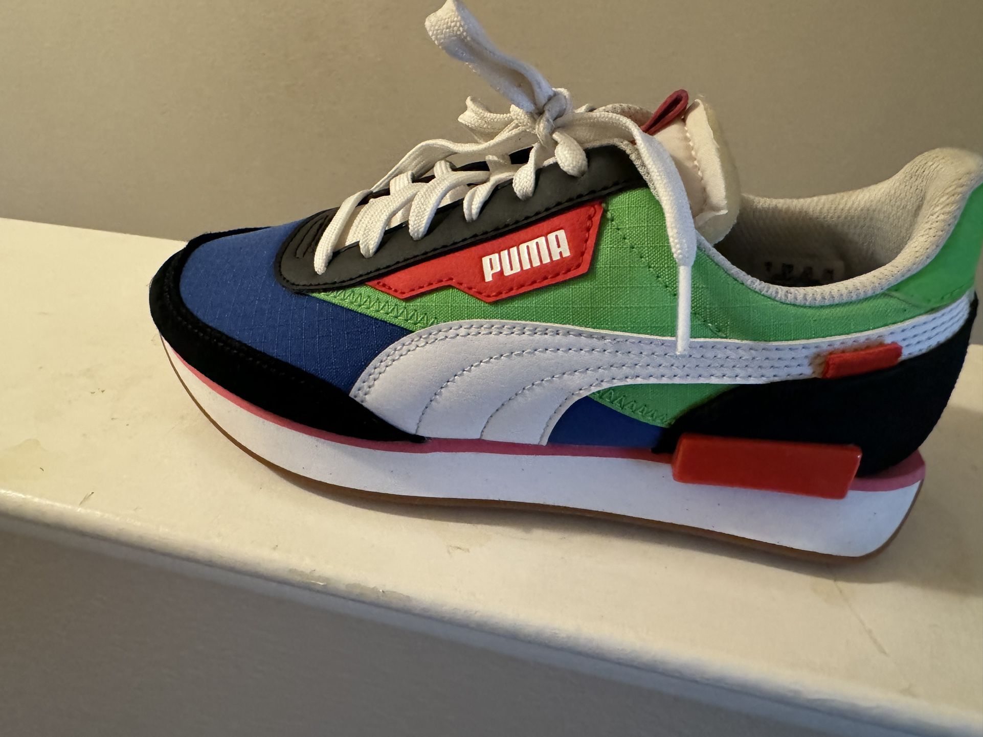 PUMA Women's Size 4