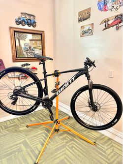 Giant talon mountain bike 29”