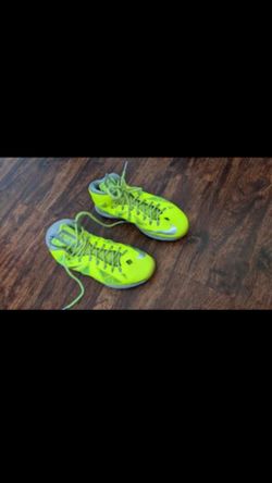Basketball shoes size 9.5 Lebron X