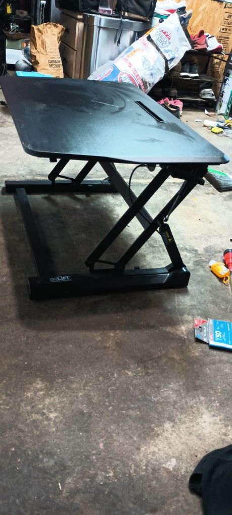 Adjustable Desktop/laptop Desk