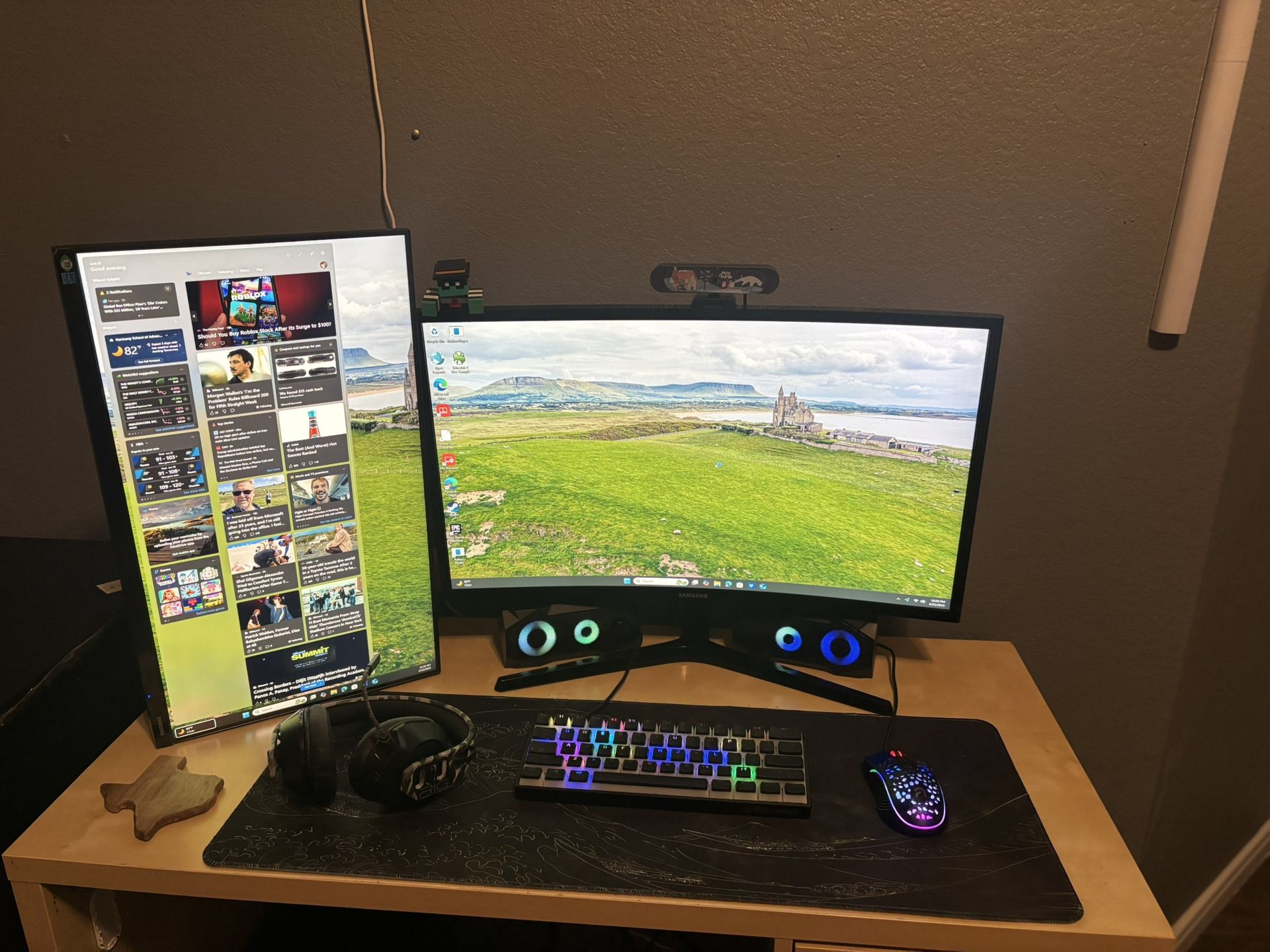 Pc Gaming Setup 2 MONITORS AND A PC