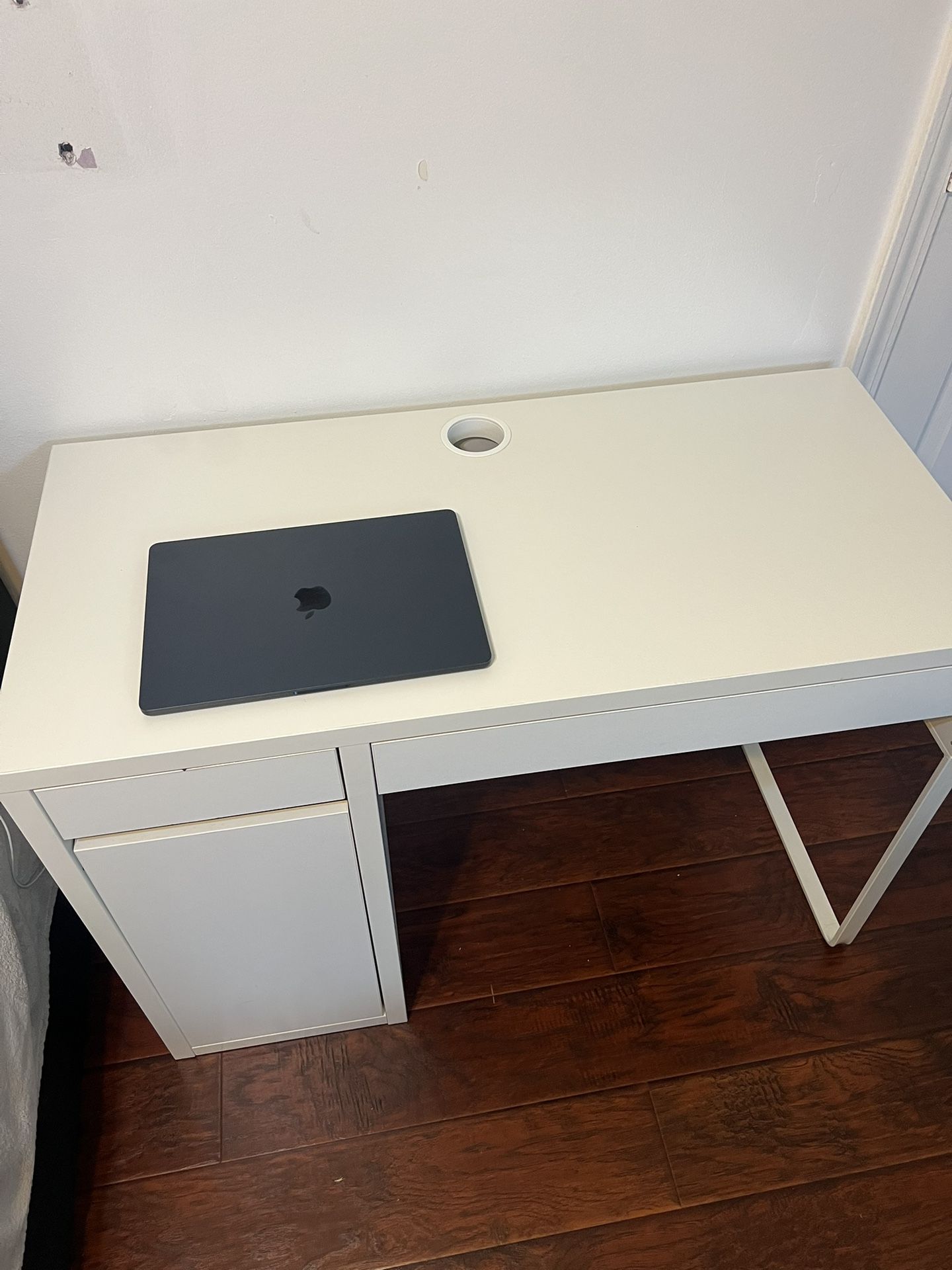 IKEA MICKE DESKTOP TABLE