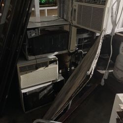 À/C WALL UNITS 15 Of THEM FOR $600.00 SOME ARE WORKING, MUST TAKE ALL 15 OF THEM