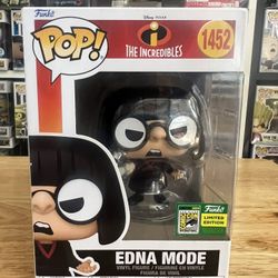 OFFICIAL SDCC STICKER Edna Mode Incredibles Funko Pop #1452 Disney Pixar Movies