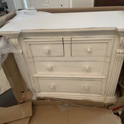 Accent Chest / Night Stand 