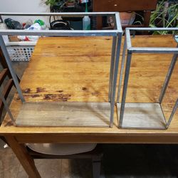 2 Decorative shelves