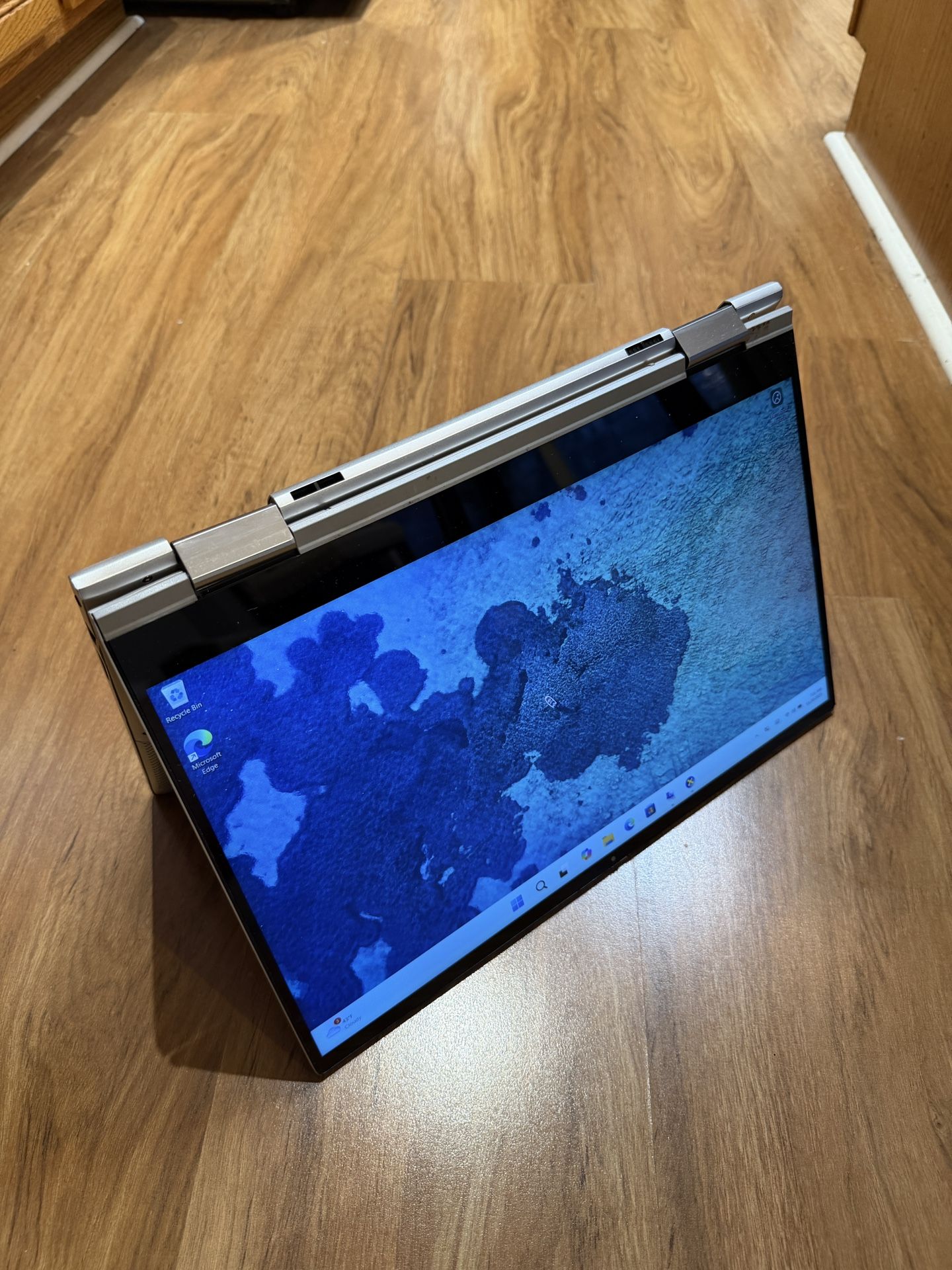 Dell Inspiron 7506 2n1 core i5 11th gen 32GB Ram 512GB SSD Windows 11  Pro 15.6” UHD Touch Screen Laptop with charger in Excellent Working condition!!