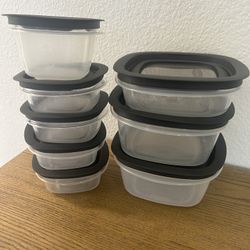 Rubbermaid Containers - Set of 8