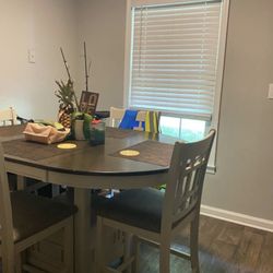High Dinner Table With 4 High Chairs 
