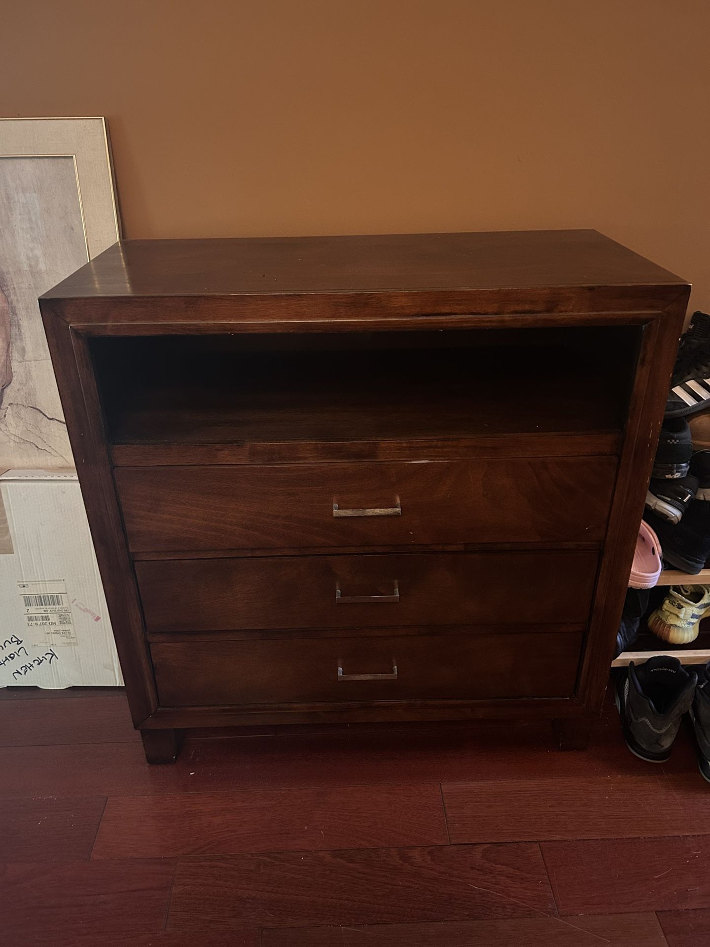 Dresser/Entertainment Center