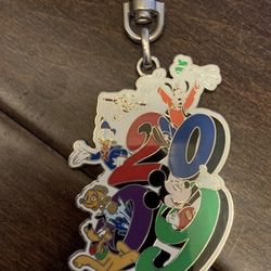 Disneyland Disney Pixar 2009 Lanyard Clip