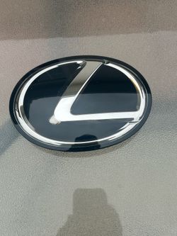 2019-2022 Lexus ES350 RX350 Front Grille Emblem 53141–33170 OEM 53141–33180 Used