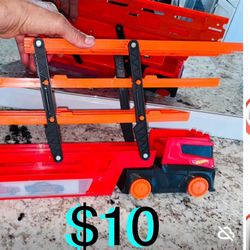 $10 Hot Wheels Mega Hauler truck with 6 expandable level hold up to 50 cars like new