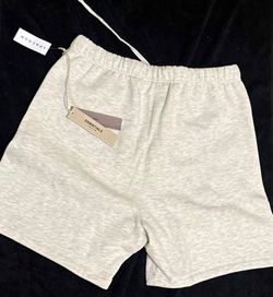 Essentials fear of God, light oatmeal, Large.