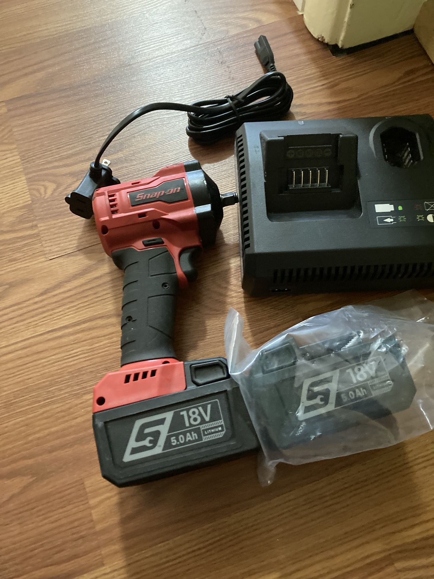 Snap On Gun With2 Batteries And Charger 