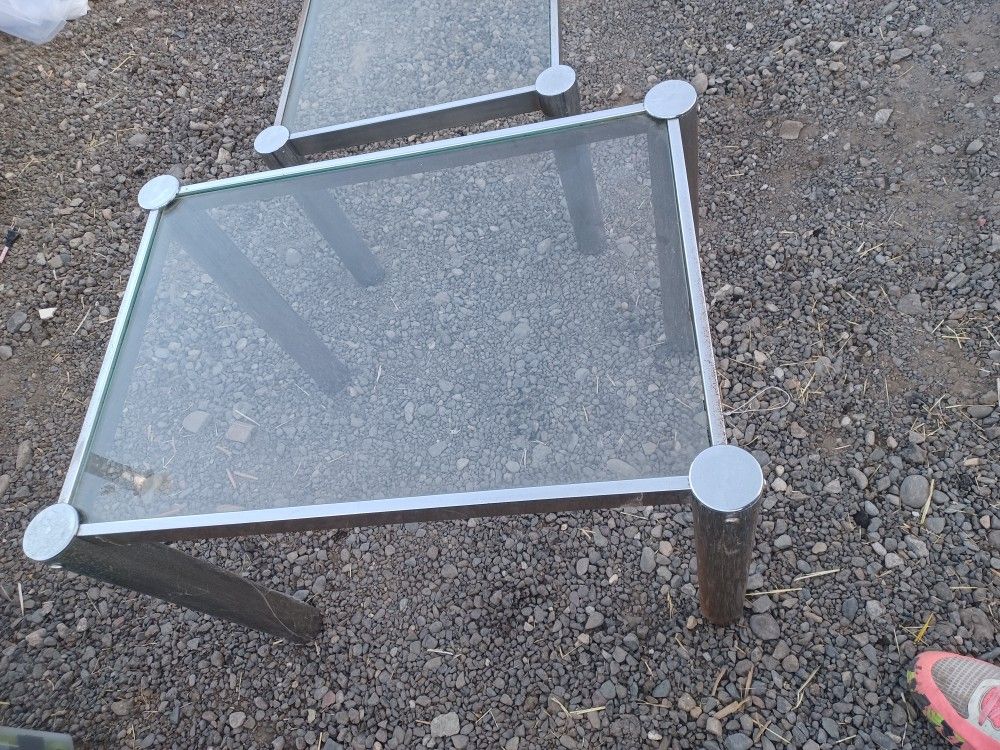 Living Room Glass Tables (Below Knee Level)