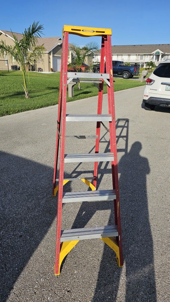 6'  Fiberglass Ladder