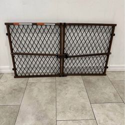 Wide Pet Gate / Baby Gate - Fits Openings 26” - 42”