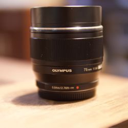 Olympus M.Zuiko Digital 75mm f/1.8 Lens for Micro Four Thirds Mount