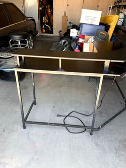Gaming desk